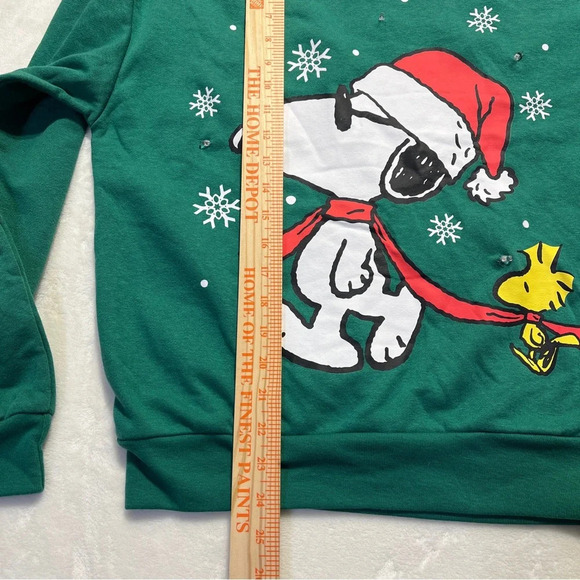 PEANUTS Snoopy Light Up Junior Christmas Sweatshirt Green Small NWOT (Flaw) - Picture 9 of 10